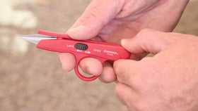 Corona FS 4110 delivers clean, precise cuts on delicate stems.