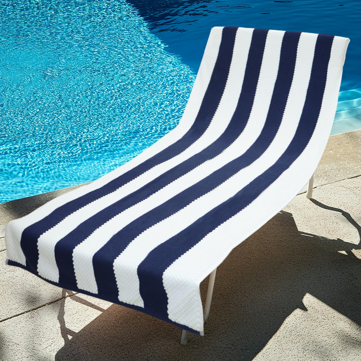 COTTON CRAFT Secure Pocket keeps the cover in place on breezy days.