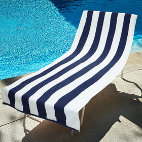 COTTON CRAFT Secure Pocket keeps the cover in place on breezy days.