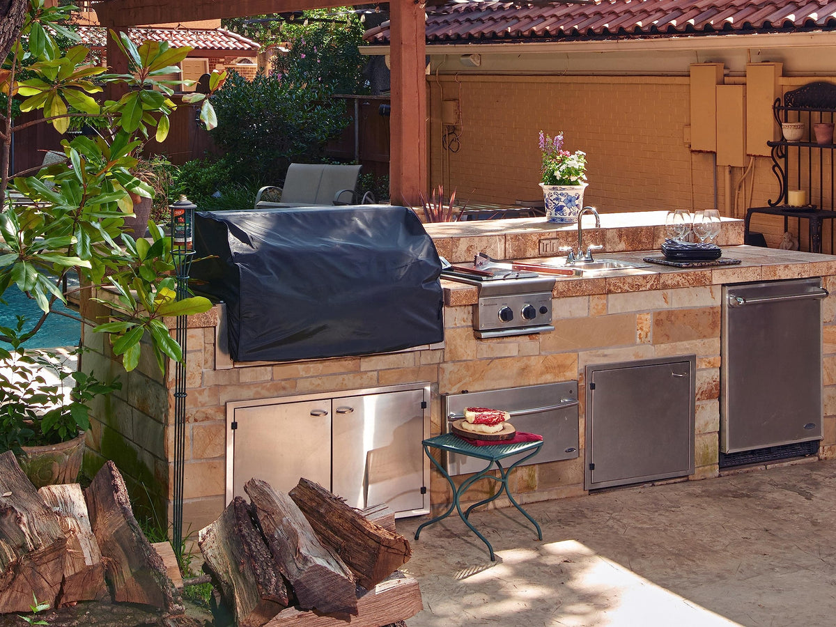 Outdoor-ready Covermates cover withstands sun and rain for year-round protection