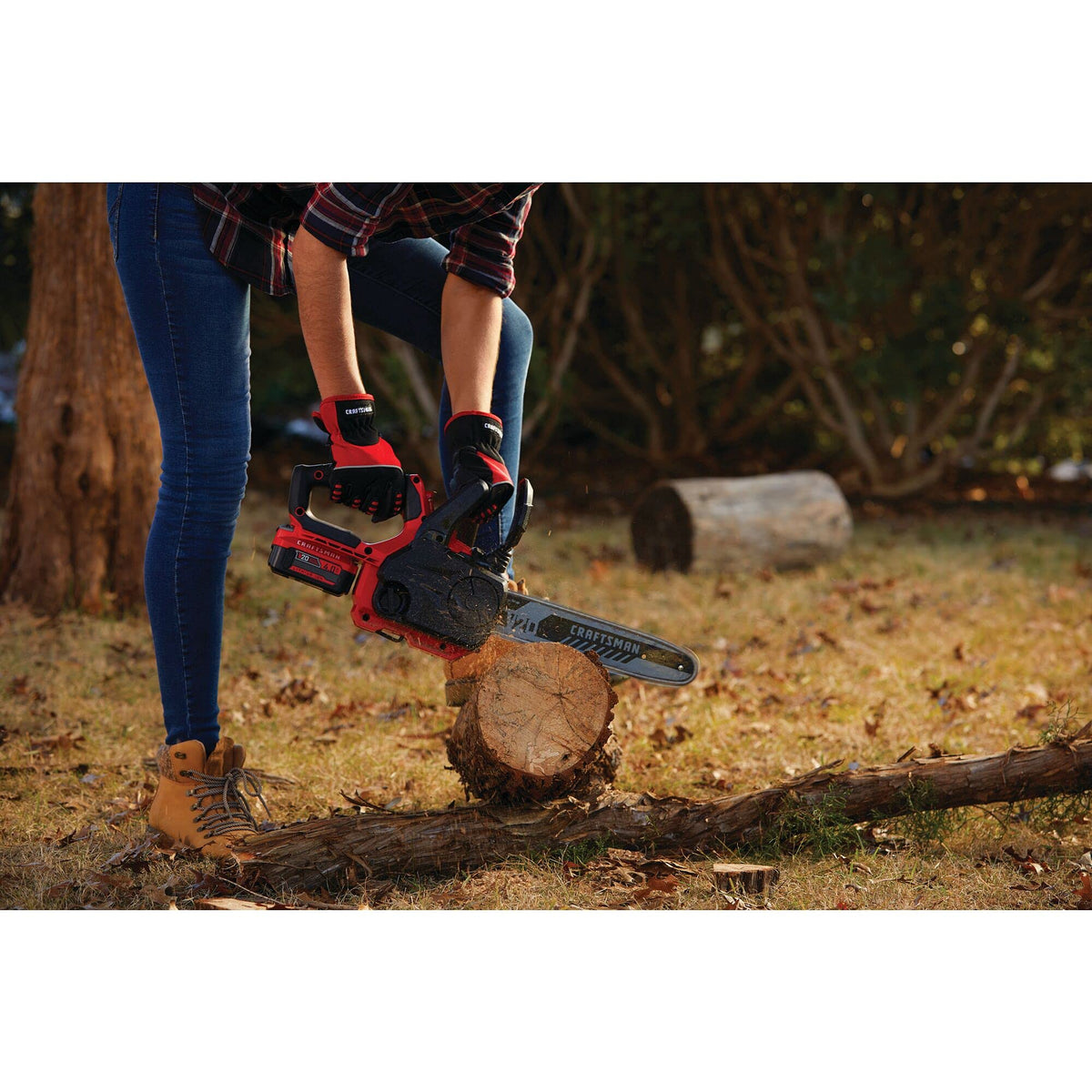 Auto-oiling system on CRAFTSMAN V20 mini chainsaw for smooth operation.