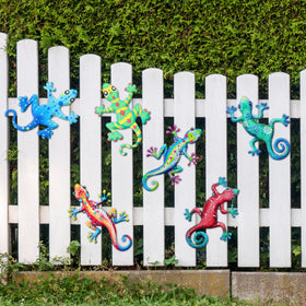 Rustic farmhouse porch enhanced by Crobirware gecko decor