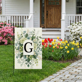 CROWNED BEAUTY all-season flag features UV-resistant fabric for colorful, long-lasting garden décor.