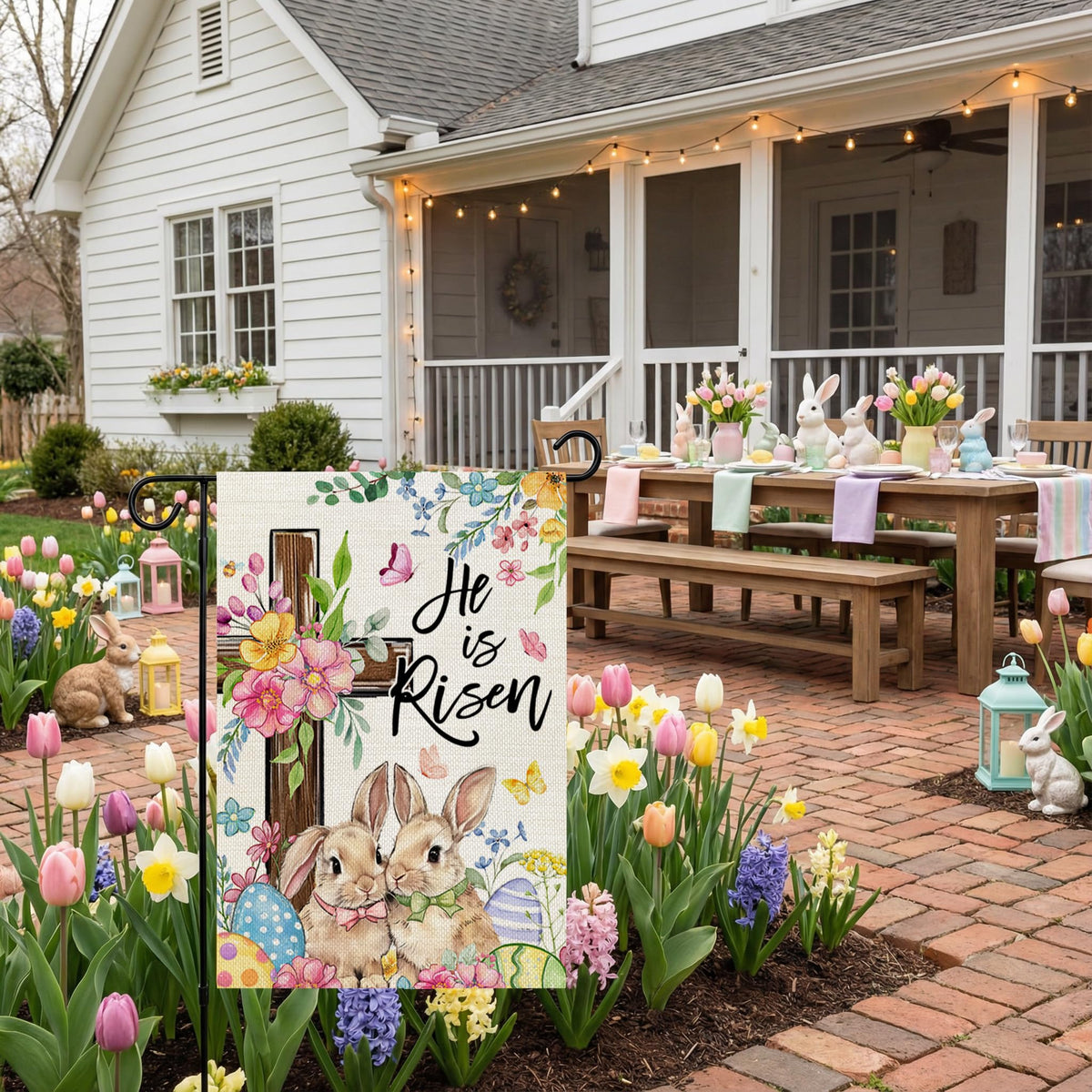 CROWNED BEAUTY flag is UV-resistant and fade-proof for bright spring color.