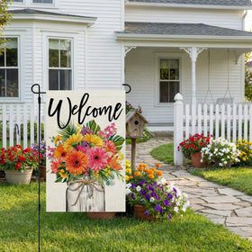 CROWNED BEAUTY durable polyester flag, UV-resistant for long-lasting outdoor use.