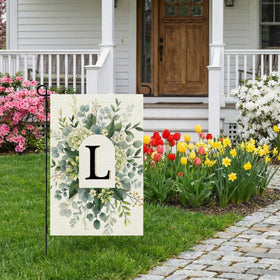 CROWNED BEAUTY premium burlap-textured flag resists weather and UV fading