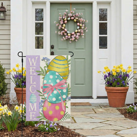 CROWNED BEAUTY weather-resistant polyester flag, durable for all-season outdoor use.