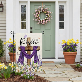 CROWNED BEAUTY weather-resistant polyester flag withstands outdoor elements