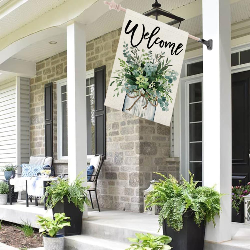 CROWNED BEAUTY yard decor flag boosts curb appeal outdoors.