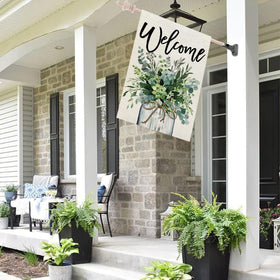 CROWNED BEAUTY yard decor flag boosts curb appeal outdoors.