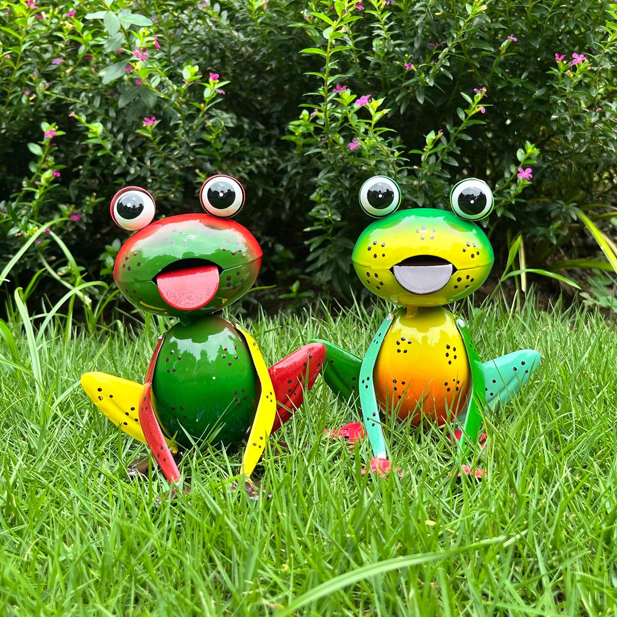 Cruis Cuka metal frogs brighten the outdoor garden with cheerful yellow-green eyes.