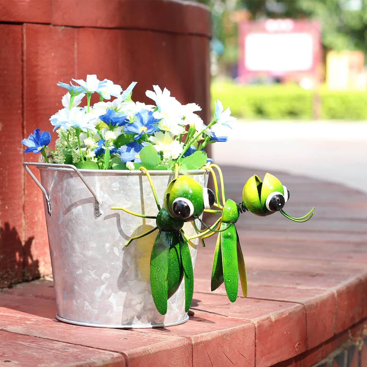 Kid-friendly insect decor idea from Cruis Cuka for learning spaces.