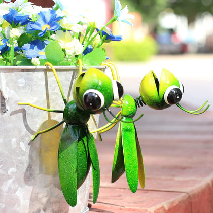 Cruis Cuka grasshopper yard art set of 2 in vivid colors enhances garden ambiance.