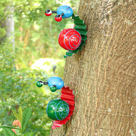 Red Cruis Cuka metal snail close up shows vivid paint and detail