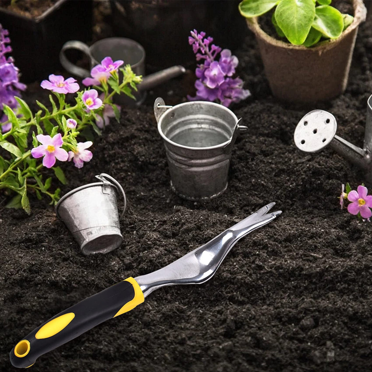 Cuayaes weed puller supports smooth wrist movement for easier gardening.