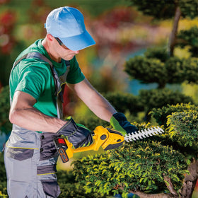 Cub Tik dual-action blades reduce jams during trimming.