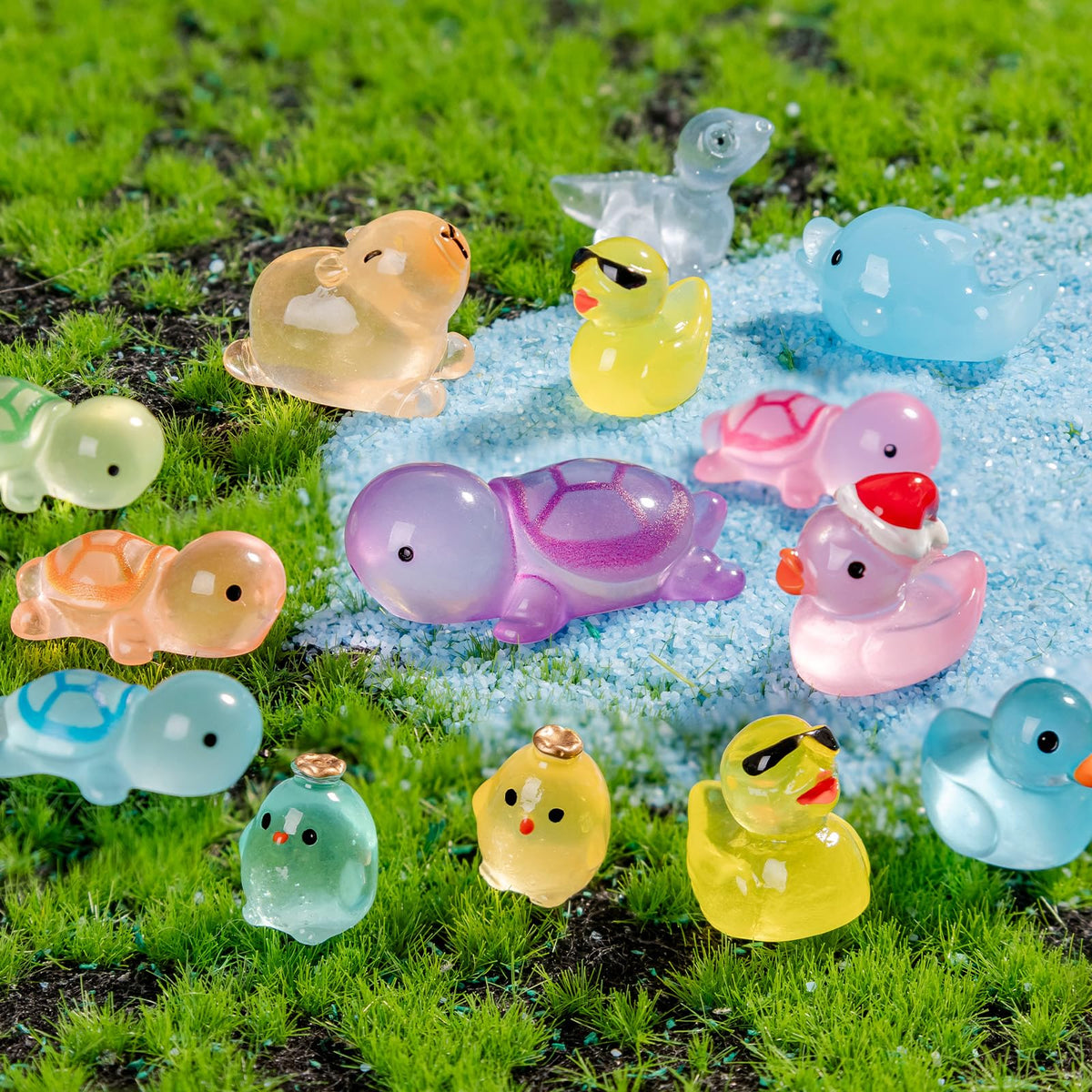 Cuteseven glow pig figurine inspires playful scenes and thoughtful gifts.