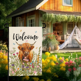 Dacawin durable burlap material resists wear in outdoor settings.