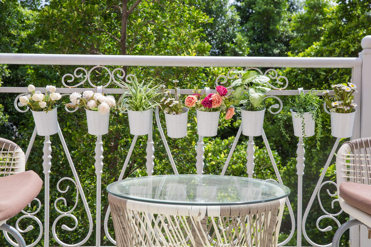 Dahey versatile hanging planter suitable for rails, fences, and indoor displays