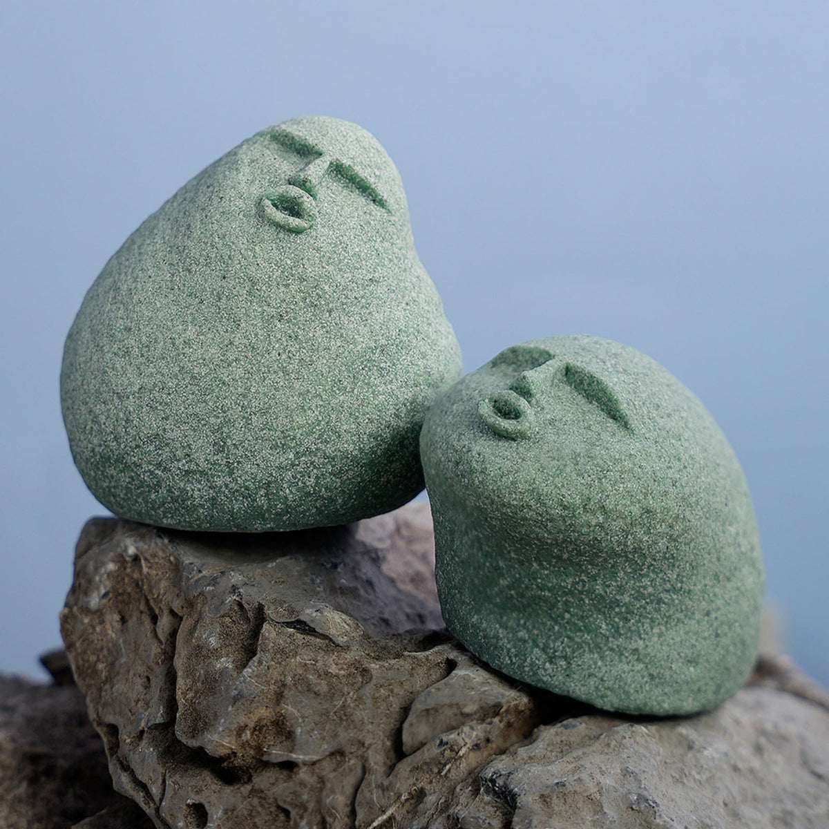 Daisylily micro-landscape figure adds character to small scenes.