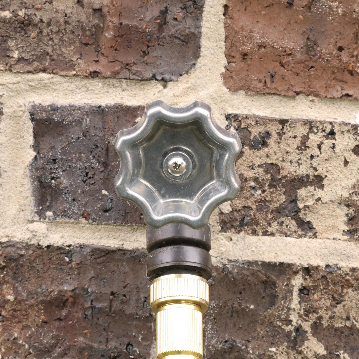 Universal-fit design works with most standard outdoor faucets.