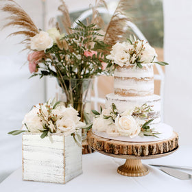 Dandat floral foam block included to support quick, stylish arrangements.