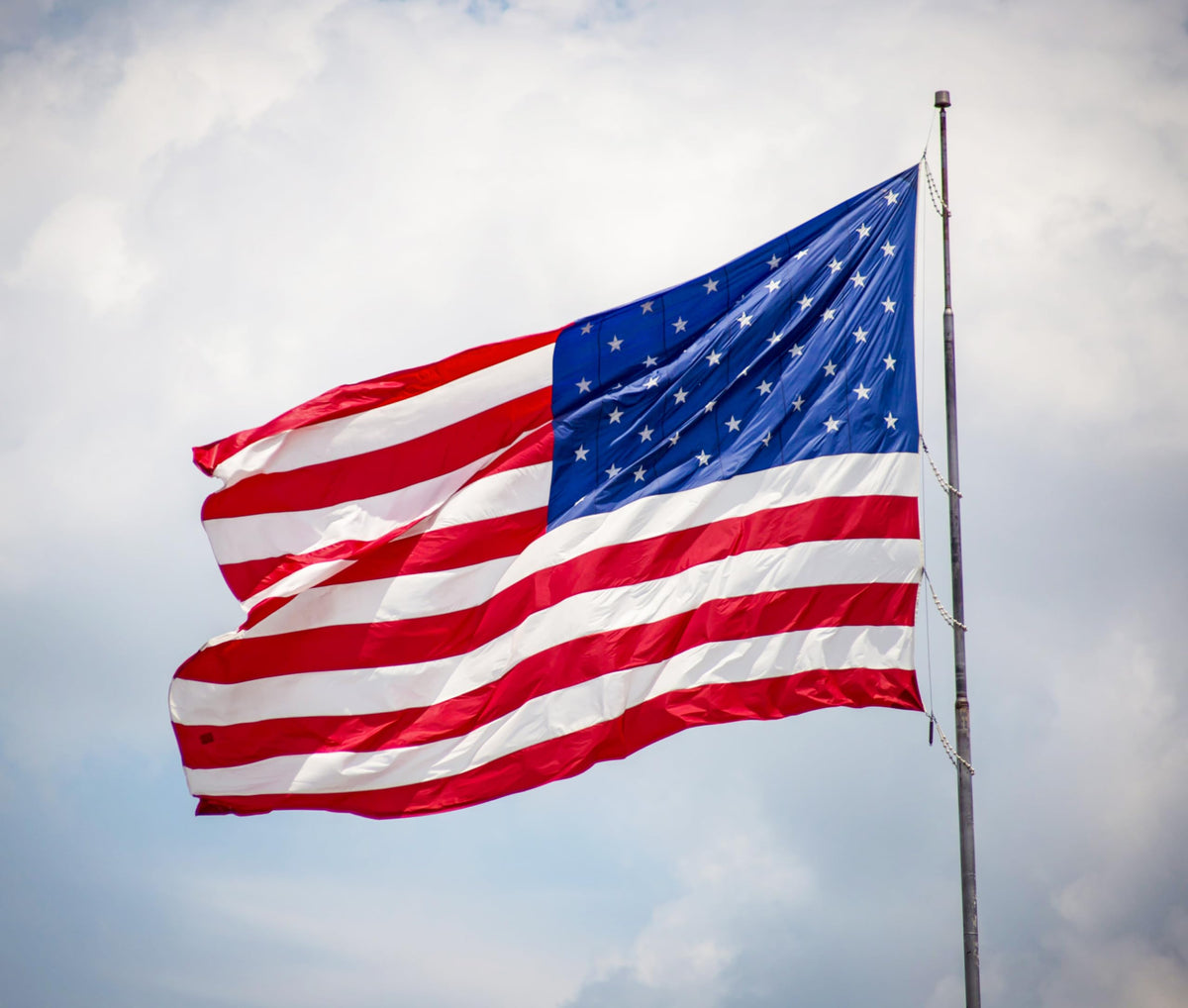 DANF FLAG American 4x6 flag suitable for indoor and outdoor display across spaces.