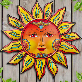 Daogtc sun wall decor front view with a warm sun centerpiece for outdoors.