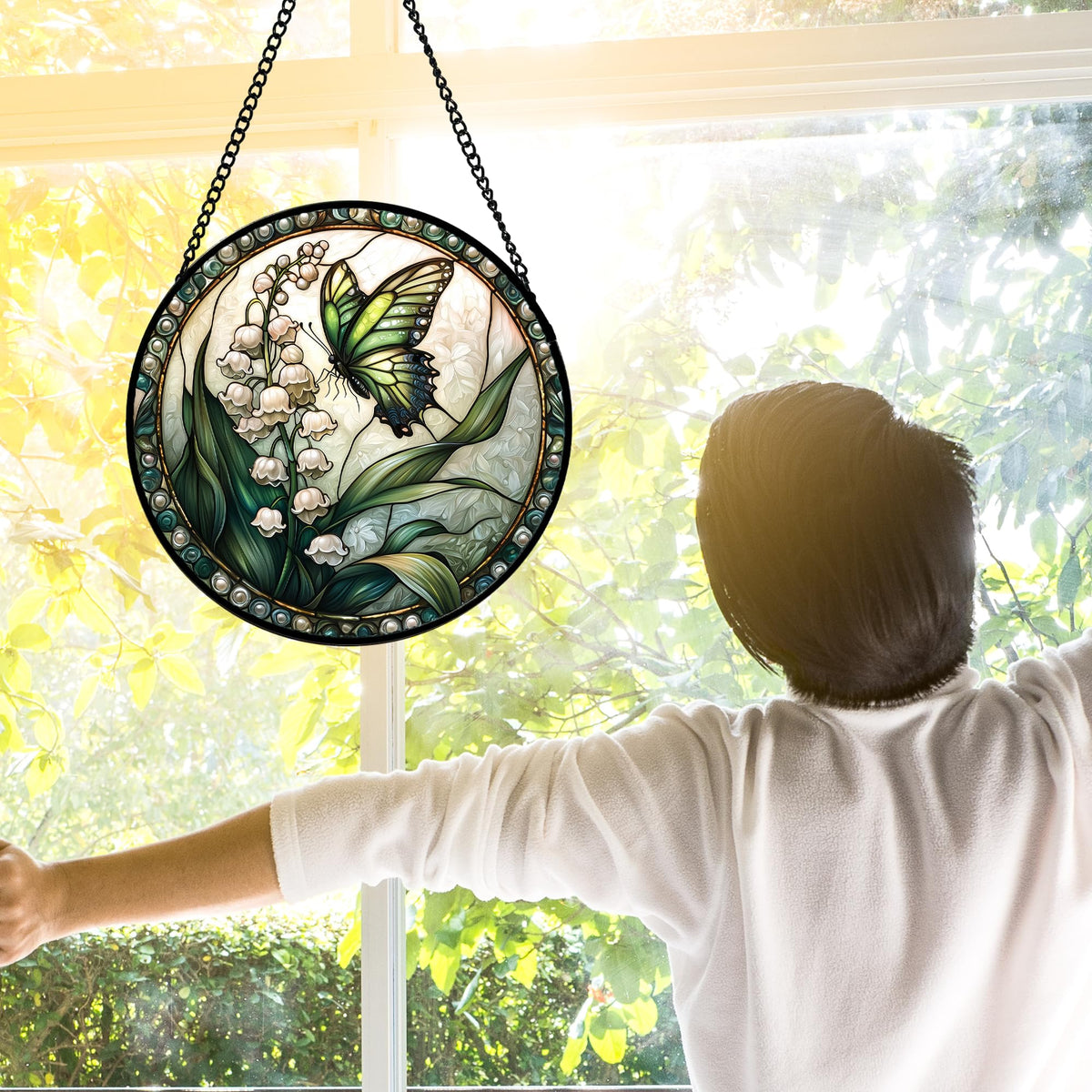 DASTOLL diamond glass panel with UV print creates vibrant shimmer on sunlit walls