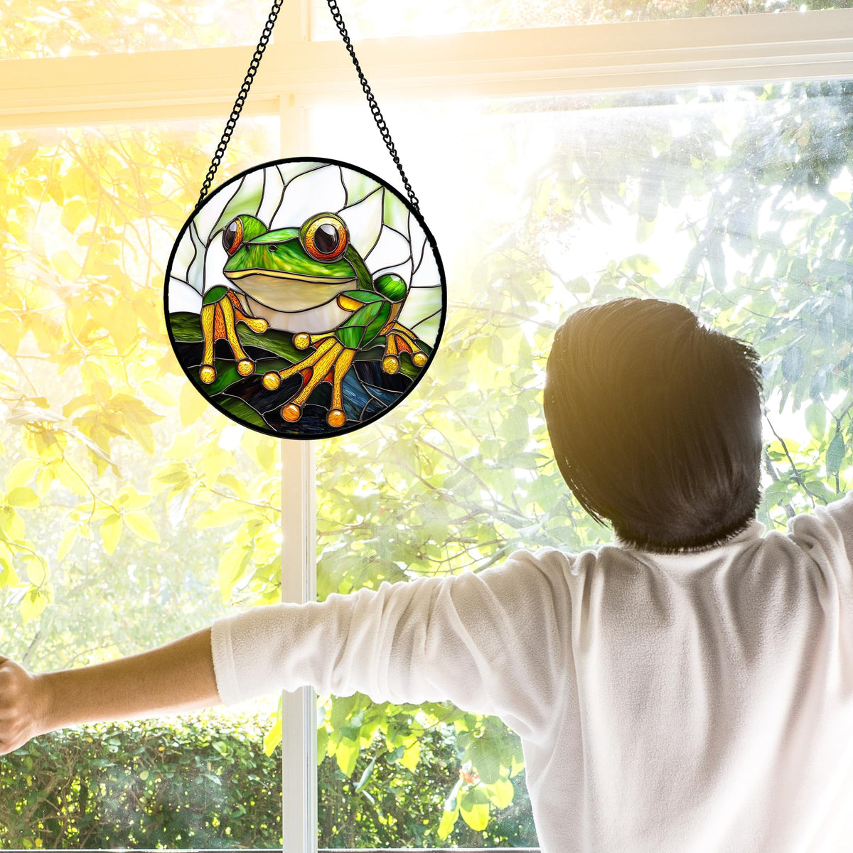 DASTOLL window hanging includes a metal chain for quick installation on windows or doors.