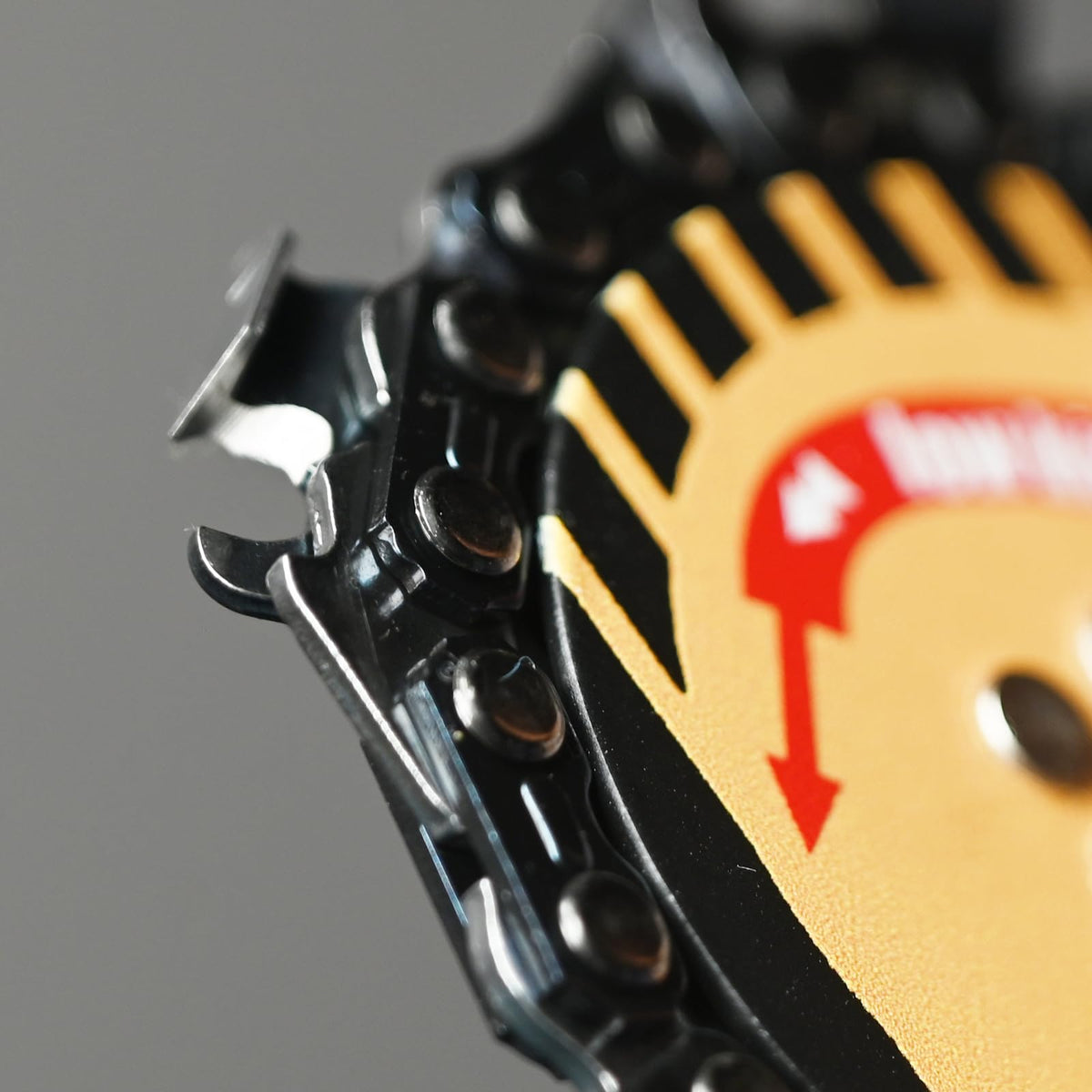 DatsenAAA 16-inch chain image highlights built-in oiling for smoother operation