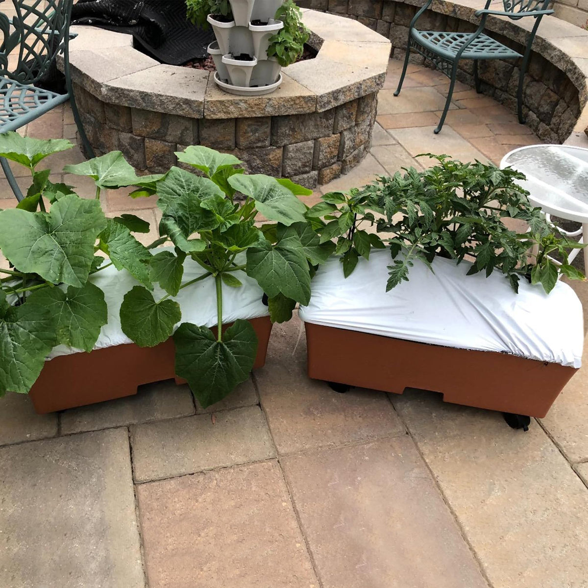 DECOHS easy installation of planter box mulch cover on rectangular planter