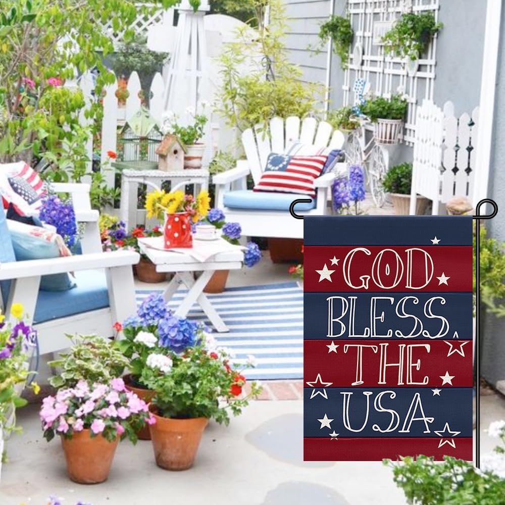 Decorhua weather resistant burlap look flag resists sun and rain.