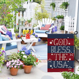 Decorhua weather resistant burlap look flag resists sun and rain.