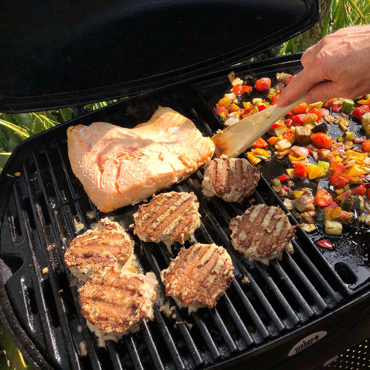 DELSbbq replacement parts kit includes two grates and one burner tube.