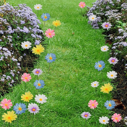 Demonwer Daisy Garden Stake set adds bright color to outdoor spaces.