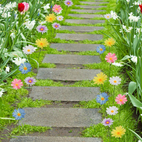 Demonwer Daisy Garden Stake close-up showcases lifelike petals.