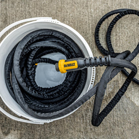 DEWALT DXMH3304 strain relief sleeve maximizes stable water flow.