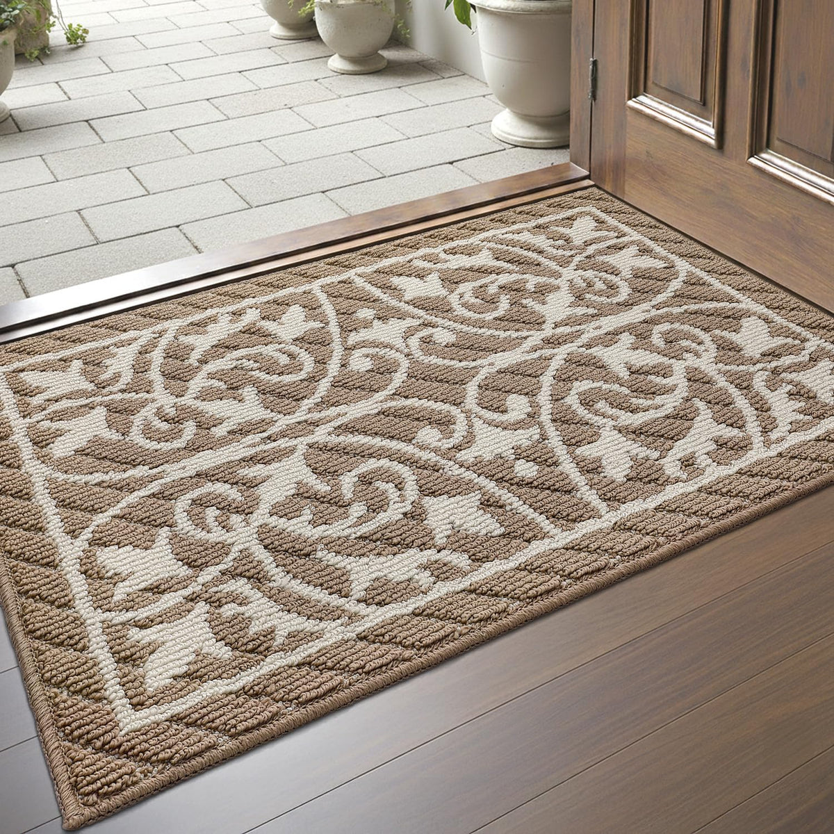 DEXI front door mat dirt-trap closeup demonstrates dirt removal for clean floors.