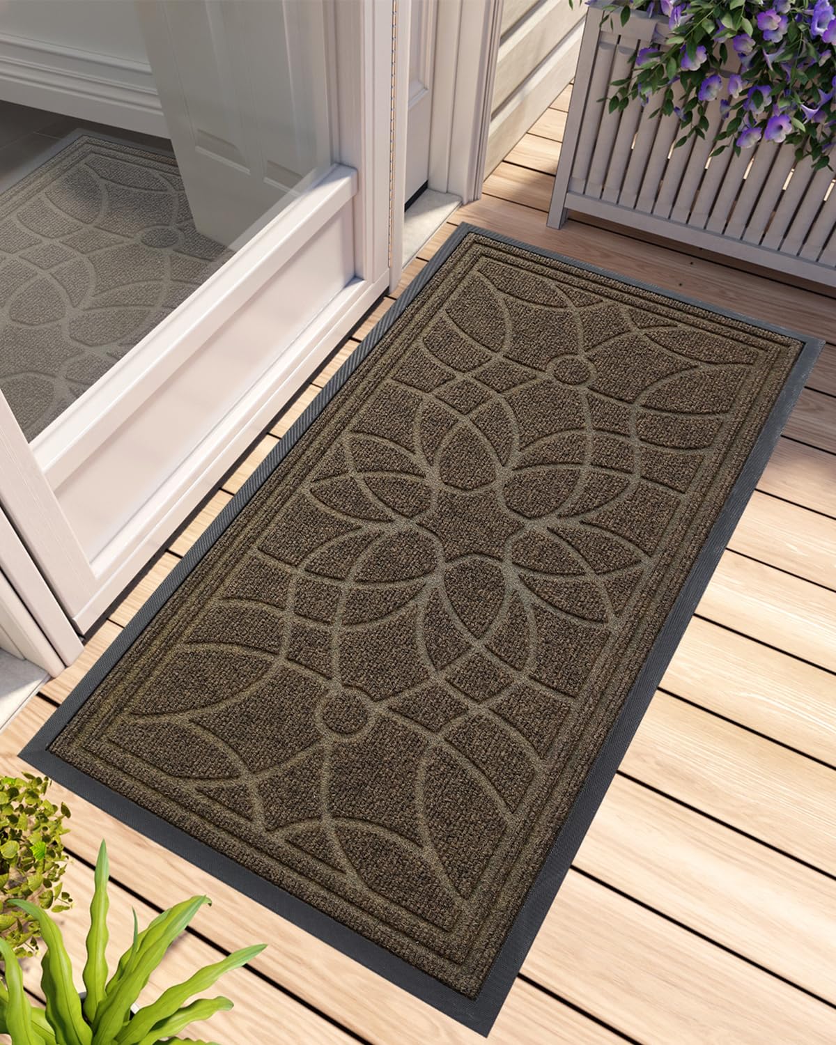 DEXI front door mat with entrance pattern grooves traps dirt at the threshold.