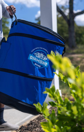 Diamond Shine reinforced handles and zipper keep waste contained.