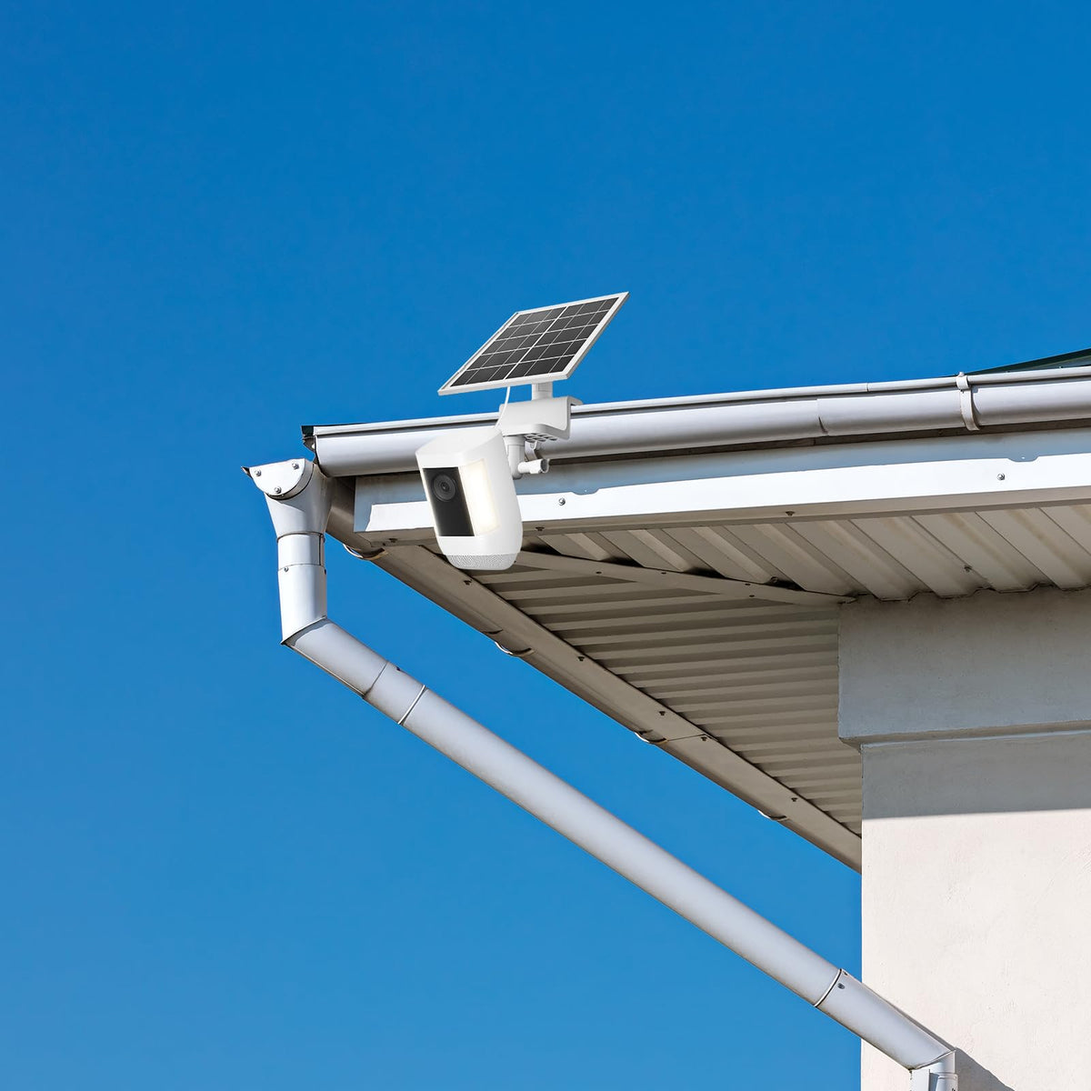 Didalo solar panel charges Outdoor Cam Plus battery under sun exposure.