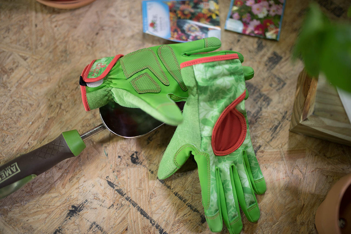 DIGZ 7652 gloves with touchscreen fingertips let you use devices while gardening