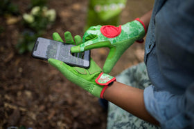 DIGZ reinforced palm and knuckles provide durable protection for heavy-duty garden work.