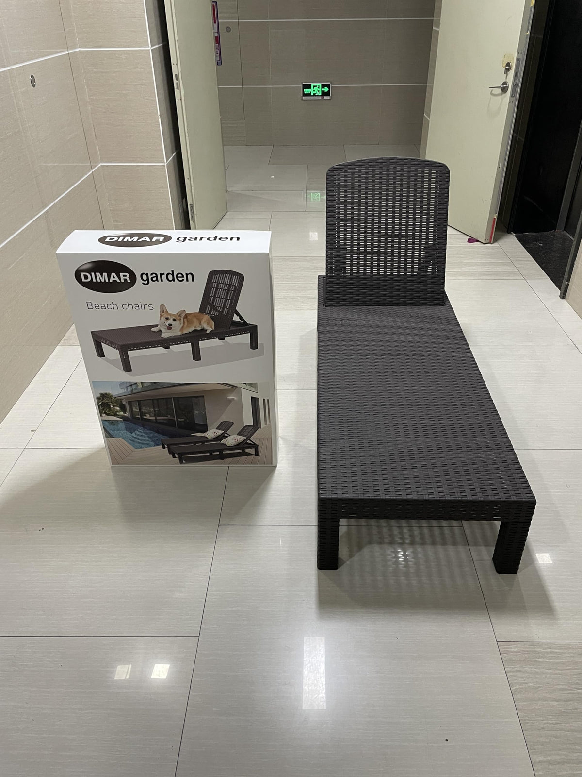 DIMAR GARDEN daily-use chair for poolside or patio.