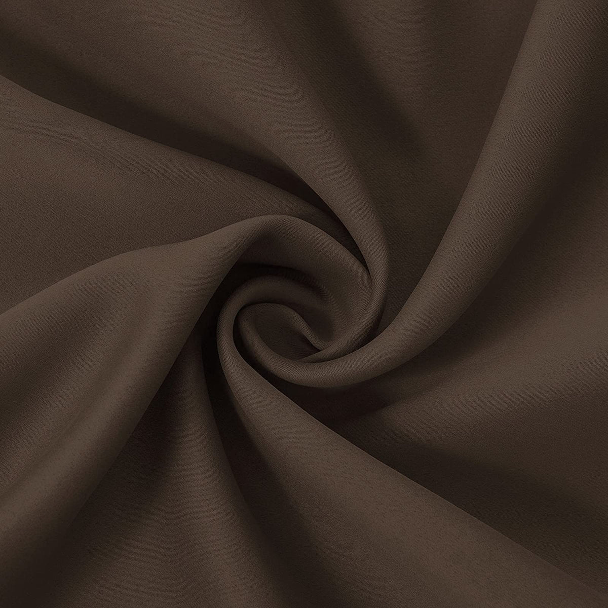 DIVA EN CAMINO DEC grommet-top curtain reducing glare and enhancing comfort.