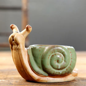 DIYOMR gift-ready animal pot snail for garden lovers.
