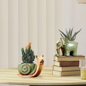 DIYOMR living room or balcony planter snail brings greenery inside.