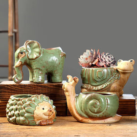 DIYOMR office desk decor snail pot keeps small items organized.