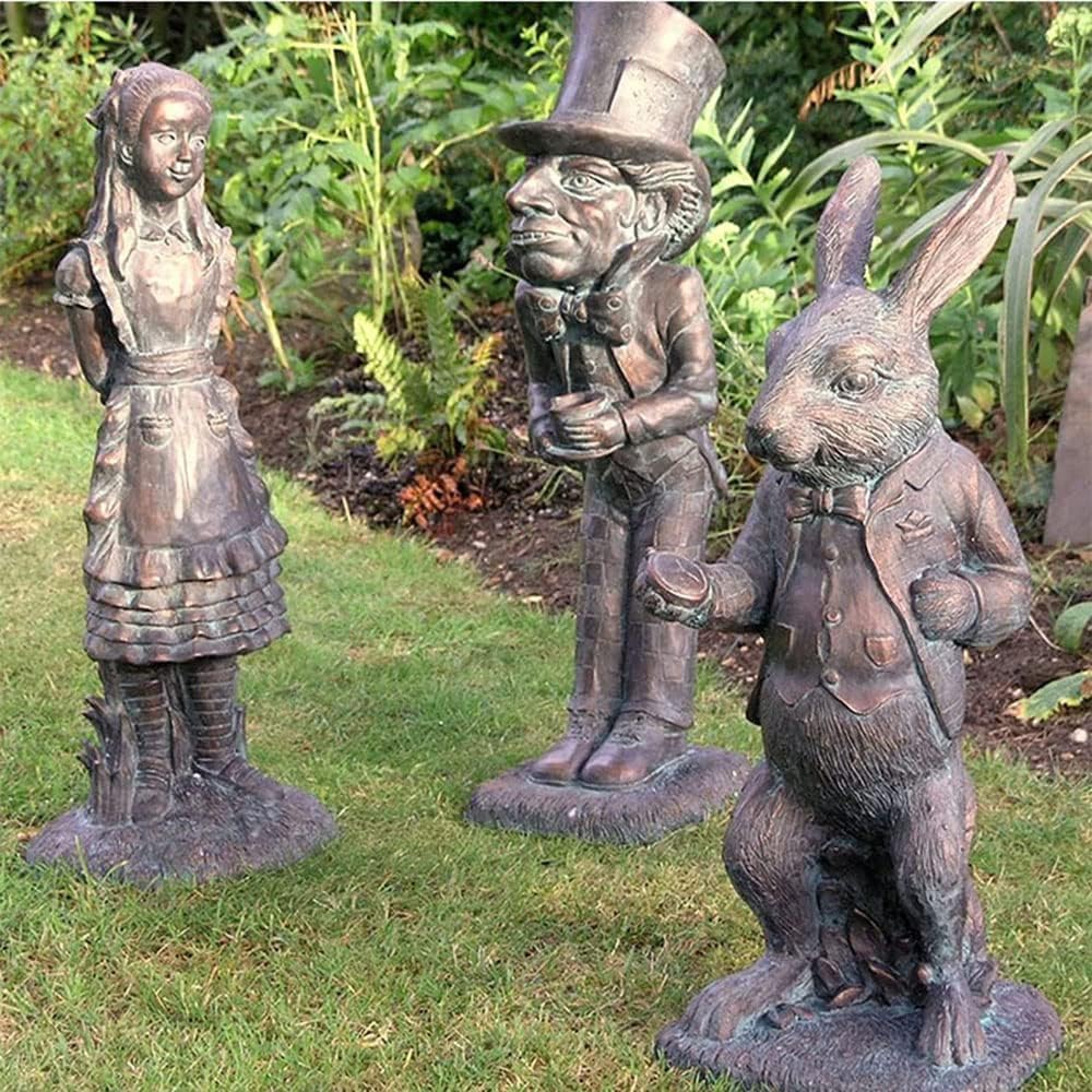 DKUWBJAS Alice Cheshire Cat statue adds whimsical charm outdoors